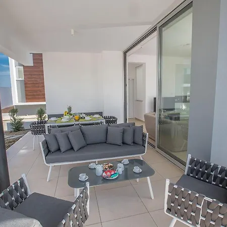 Olive Thalassa, Brand New, Luxury 3bdr With Private Pool וילה