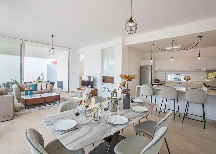 Olive Thalassa, Brand New, Luxury 3bdr With Private Pool